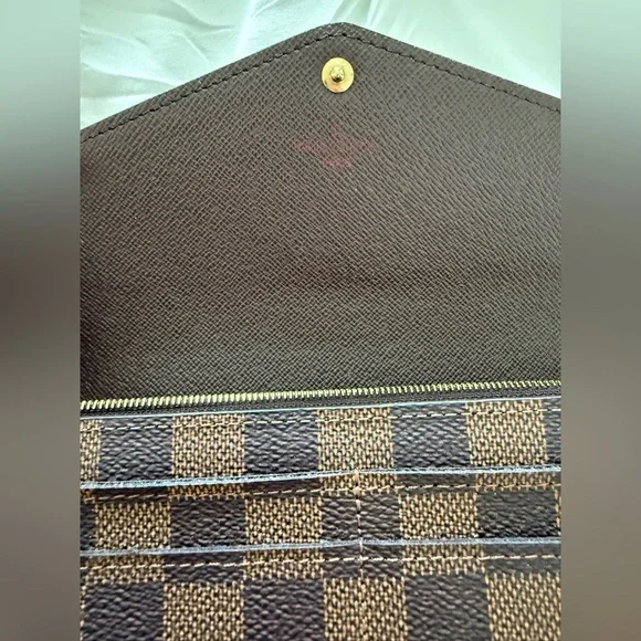 Louis Vuitton Wallet - Picture 11 of 12
